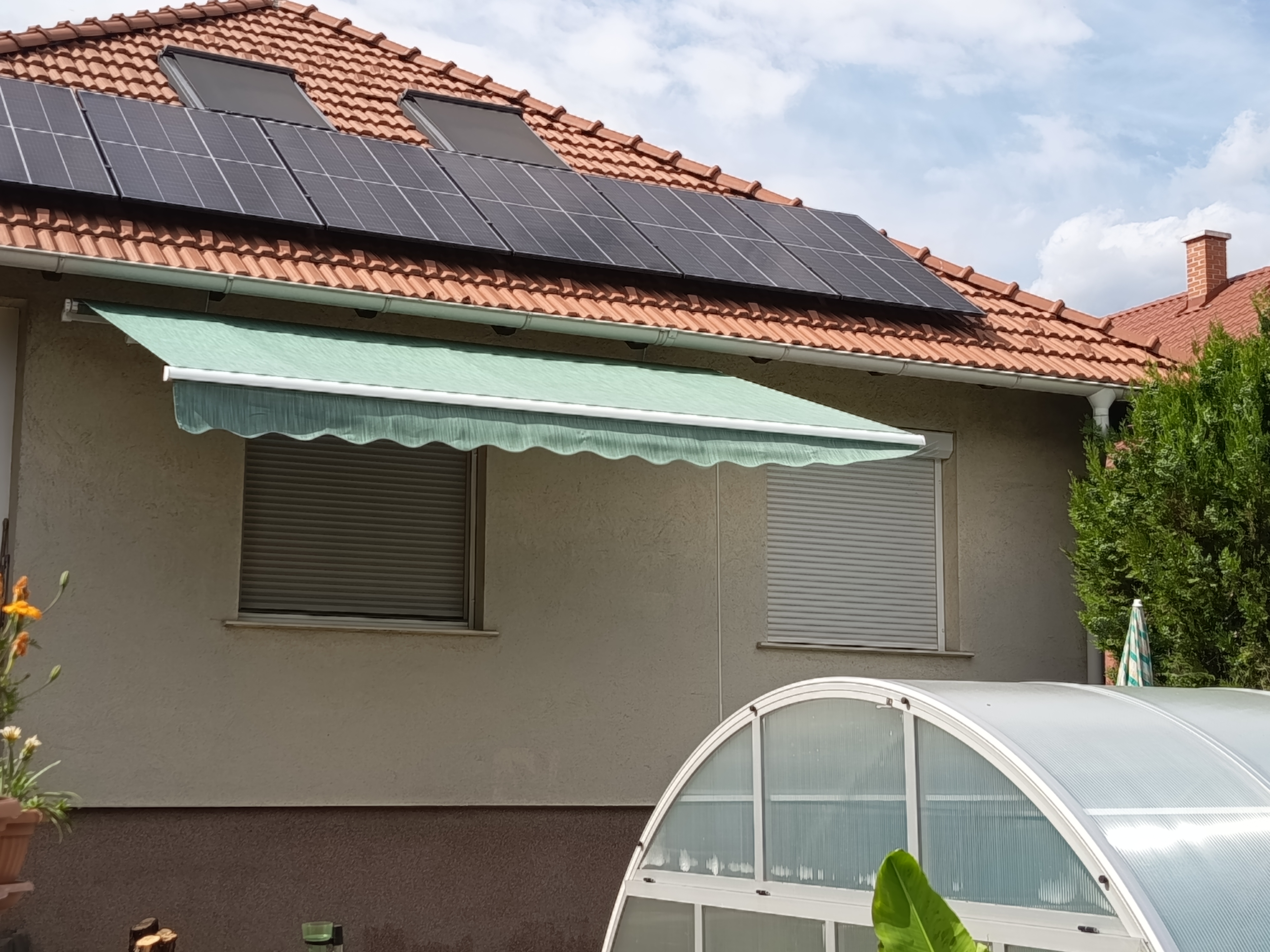 Napellenző – Biatorbágy – Kézi napellenző, szarufára rögzítve (2. kép)